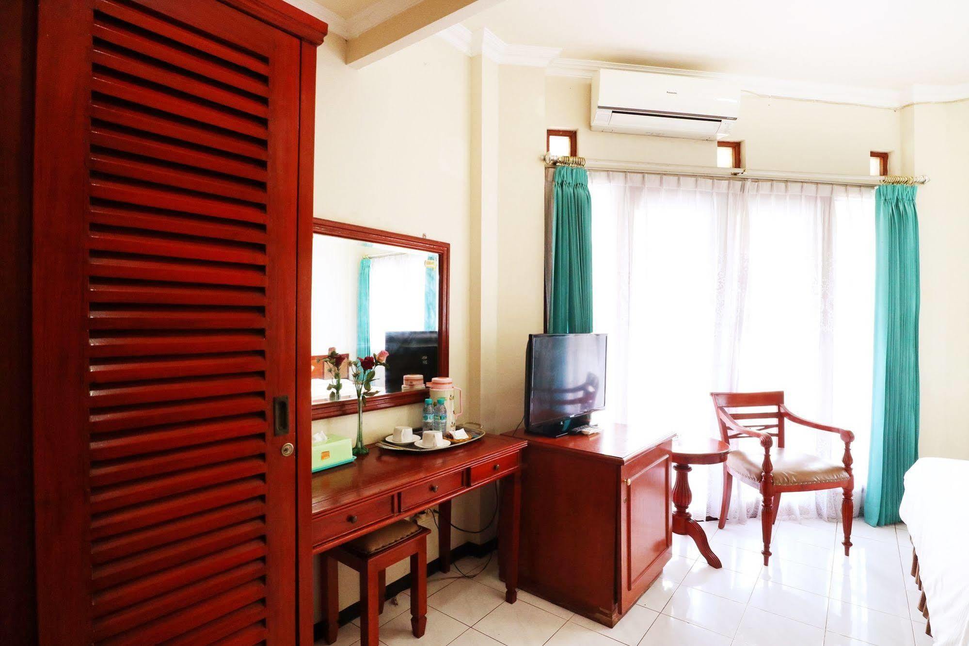Hotel Pasah Asi Surabaya Exteriör bild