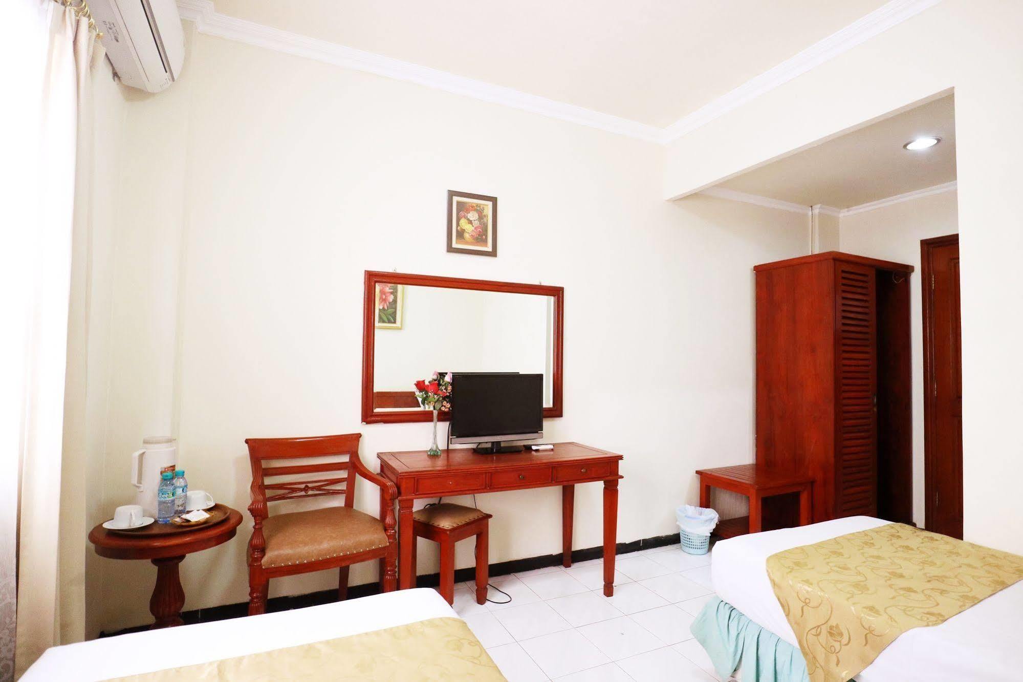 Hotel Pasah Asi Surabaya Exteriör bild